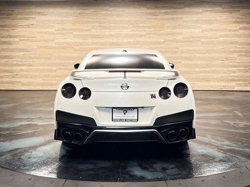 Used 2020 Nissan GT-R Premium image 12