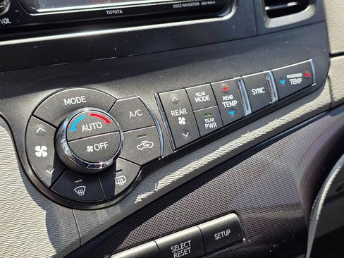 Used 2014 Toyota Sienna SE w/ SE Premium Package w/Entune FWD image 47