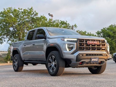 Used 2024 GMC Canyon AT4 image 2