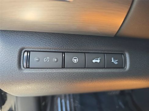 Used 2025 Nissan Pathfinder Platinum FWD image 25