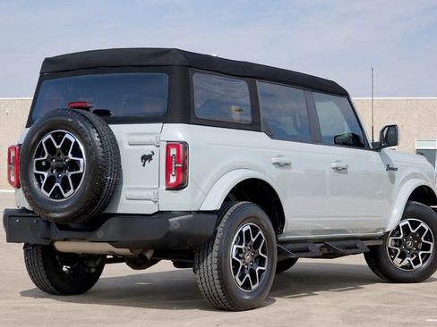 Used 2023 Ford Bronco Outer Banks image 5