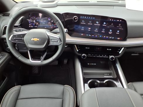 New 2025 Chevrolet Suburban Premier AWD/4WD image 10