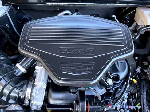 Used 2025 Cadillac XT6 Sport w/ Technology Package AWD/4WD image 32