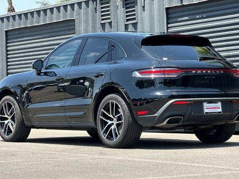 Certified 2023 Porsche Macan AWD/4WD image 3
