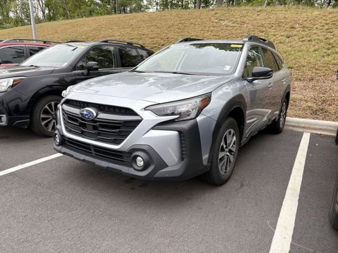 Used 2024 Subaru Outback Premium AWD/4WD image 3