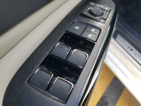 Certified 2025 Lexus ES 350 w/ Premium Package image 20