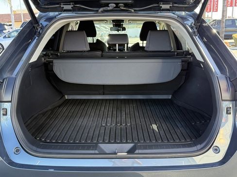 Used 2022 Toyota Venza LE image 15