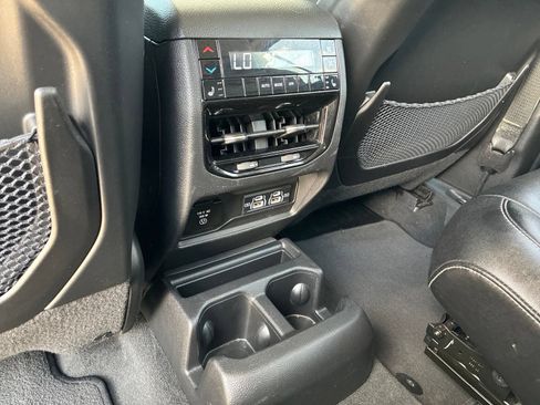Used 2023 Jeep Grand Cherokee L Limited w/ Black Appearance Package AWD/4WD image 19