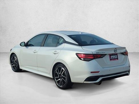 Used 2025 Nissan Sentra SR FWD image 9