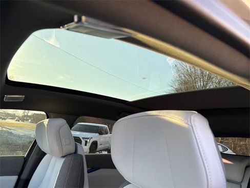 Used 2025 Cadillac Optiq Luxury 1 w/ LPO, Floor Liner Package image 17