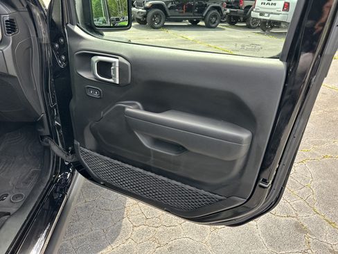 Used 2023 Jeep Wrangler Unlimited Rubicon 4xe w/ Steel Bumper Group AWD/4WD image 18