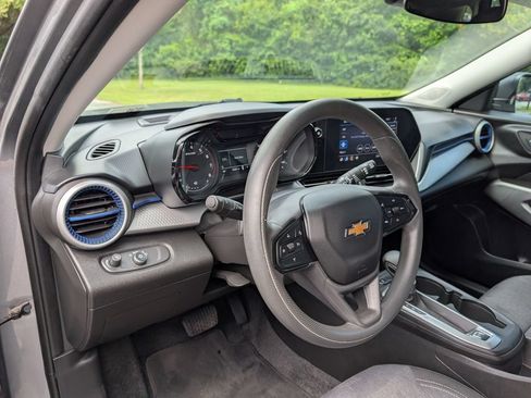 Used 2024 Chevrolet Trax LS w/ Driver Confidence Package FWD image 32