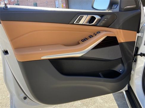 Used 2025 BMW X5 xDrive50e w/ Premium Package image 22