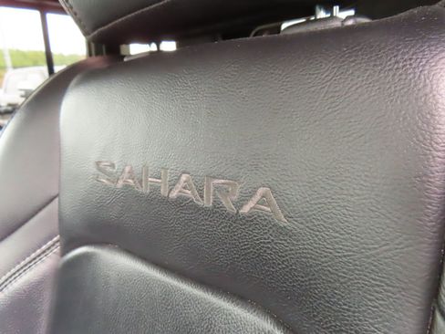 Used 2018 Jeep Wrangler Unlimited Sahara w/ LED Lighting Group image 28