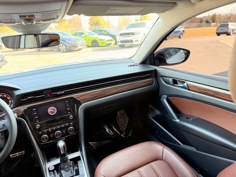 Used 2022 Volkswagen Passat 2.0T image 33