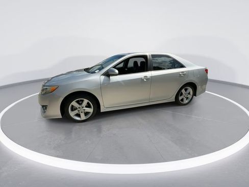 Used 2012 Toyota Camry SE image 4