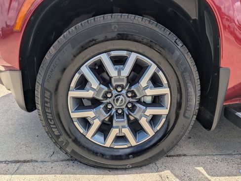 Used 2024 Nissan Frontier SL RWD image 23