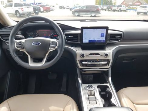 Used 2023 Ford Explorer XLT w/ Equipment Group 202A AWD/4WD image 32