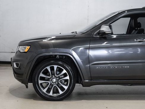Used 2017 Jeep Grand Cherokee Overland w/ Jeep Active Safety Group RWD image 17