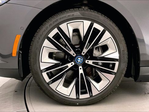 Used 2025 BMW i5 xDrive40 w/ Premium Package image 8