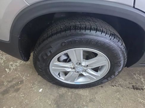 Used 2019 Chevrolet Trax LT w/ LT Convenience Package AWD/4WD image 15