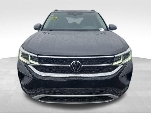 Used 2023 Volkswagen Taos SEL image 2