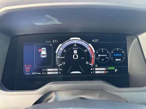 Used 2024 Toyota Sequoia Platinum AWD/4WD image 26