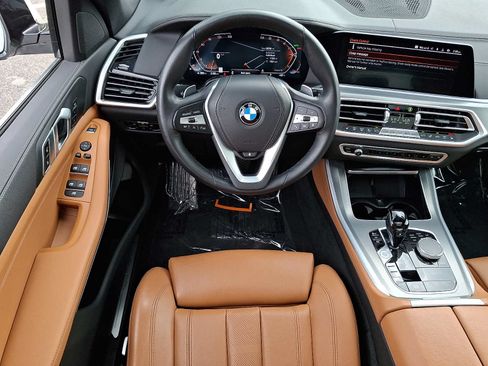 Used 2022 BMW X5 xDrive40i w/ Parking Assistance Package AWD/4WD image 12