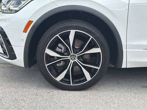 Certified 2024 Volkswagen Tiguan SEL R-Line AWD/4WD image 11