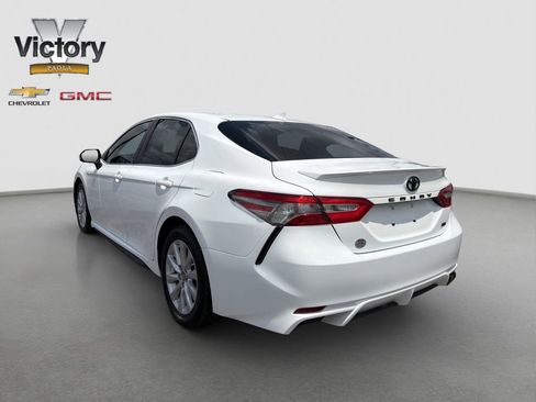 Used 2019 Toyota Camry SE FWD image 4