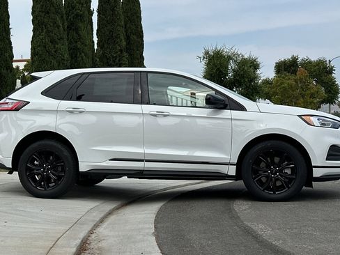 New 2024 Ford Edge SE w/ Black Appearance Package image 4