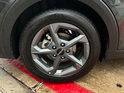 Used 2025 Kia K4 LXS image 9