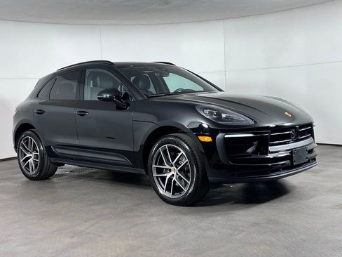 Certified 2026 Porsche Macan AWD/4WD image 9