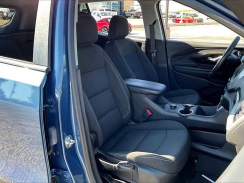 Used 2024 GMC Terrain SLE image 8