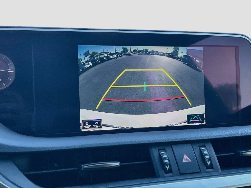 Used 2019 Lexus ES 300h w/ Premium Package FWD image 14