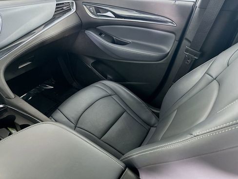 Used 2023 Buick Enclave Essence image 28