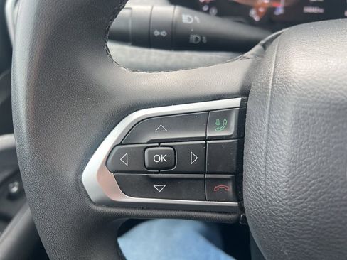 Used 2024 Jeep Compass Latitude image 16