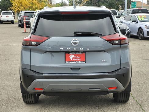 Used 2021 Nissan Rogue SL w/ Premium Package image 6
