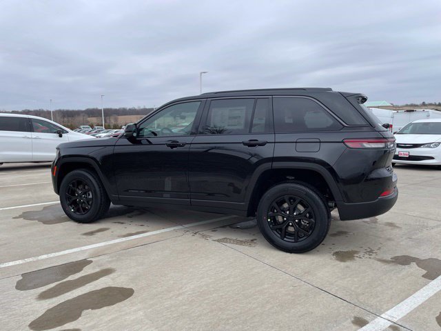 New 2026 Jeep Grand Cherokee Altitude AWD/4WD image 2