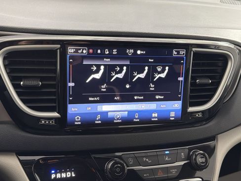 Used 2024 Chrysler Pacifica Touring-L image 20