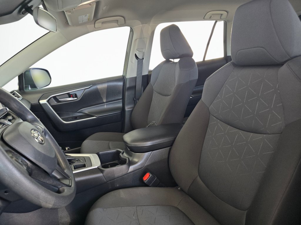 Used 2025 Toyota RAV4 XLE AWD/4WD image 19