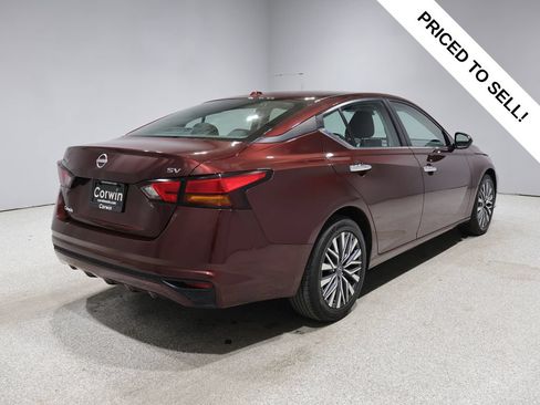 Used 2023 Nissan Altima 2.5 SV FWD image 2