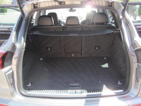 Used 2017 Porsche Cayenne image 11