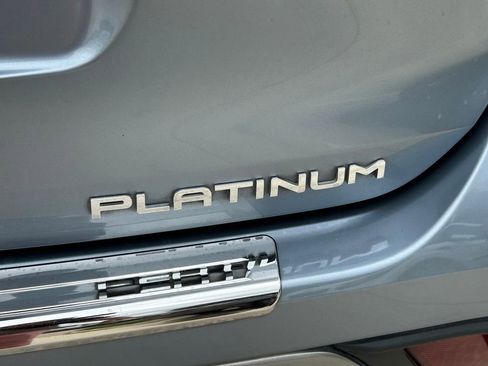 Used 2022 Toyota Highlander Platinum FWD image 14
