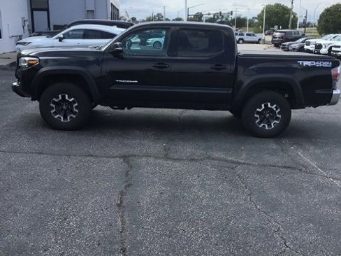 Used 2023 Toyota Tacoma TRD Off-Road image 1
