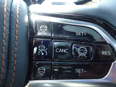 Used 2021 Jeep Grand Cherokee L Summit w/ Luxury Tech Group V image 22