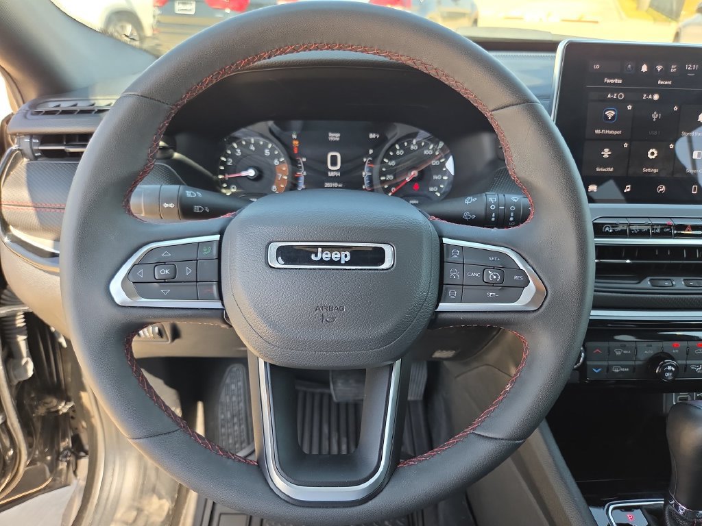Used 2025 Jeep Compass Trailhawk AWD/4WD image 21