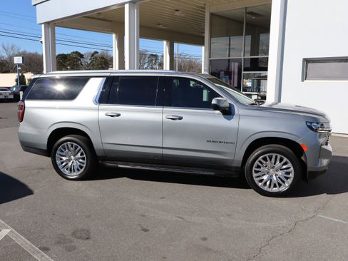 Certified 2024 Chevrolet Suburban LT w/ LT Signature Package image 11