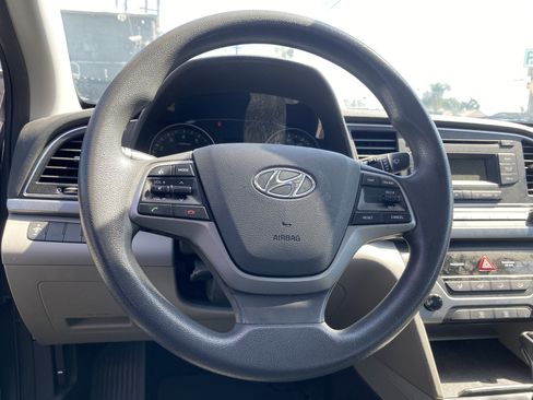 Used 2018 Hyundai Elantra SE FWD image 12