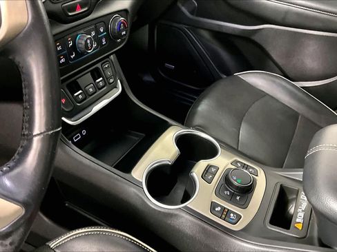 Used 2020 GMC Terrain Denali w/ Denali Premium Package FWD image 15